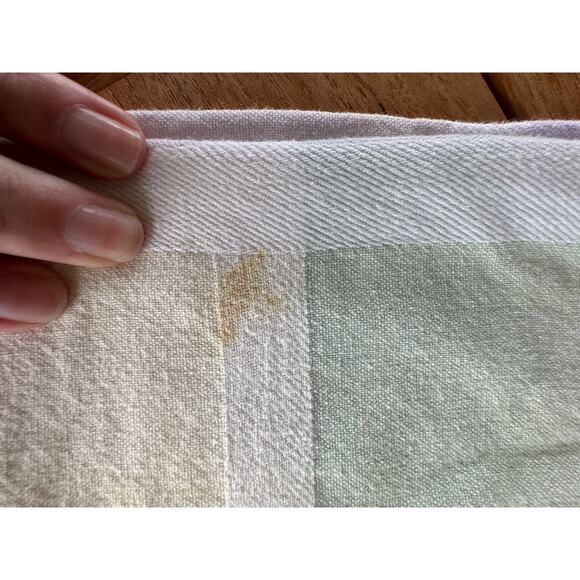 Tablecloth Pastel Small Squares Plaid 74" x 54" One spot - Picture 4 of 5